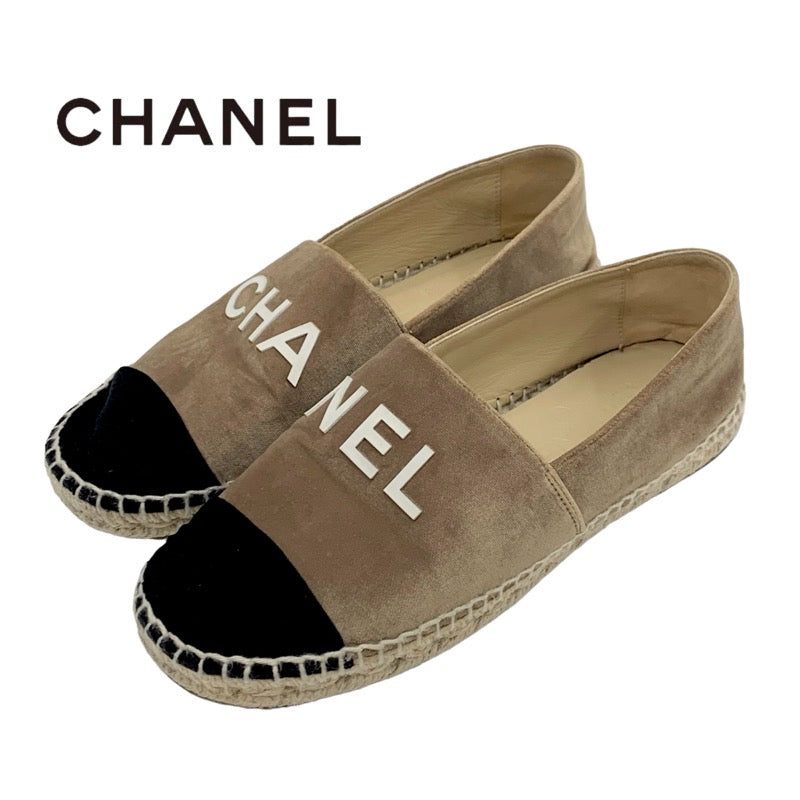 シャネル CHANEL フラットシューズ 靴 シューズ ベロア ブラウン ブラック スリッポン ロゴ エスパドリーユ – MYCLOSET