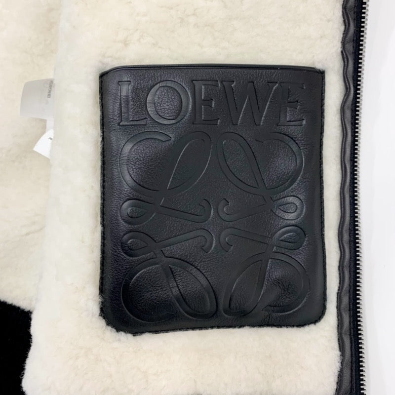 ロエベ LOEWE アウター レザー ムートン ブラック ホワイト 黒 メンズ フード ブルゾン ジャケット アナグラム