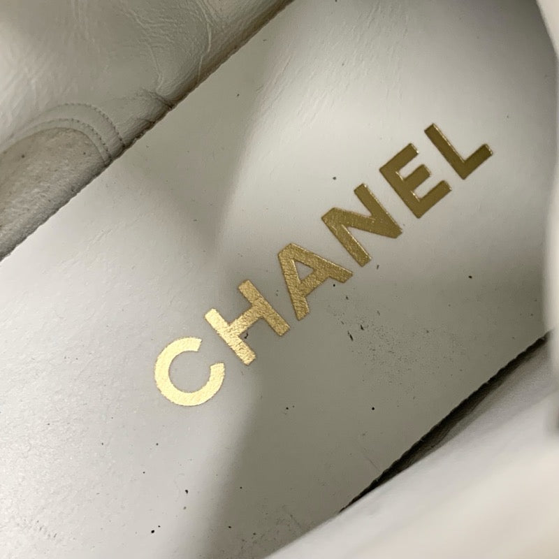 シャネル CHANEL スニーカー 靴 シューズ ラムスキン ホワイト ブラック ゴールド 白 ココマーク ロゴ ハイカットスニーカー