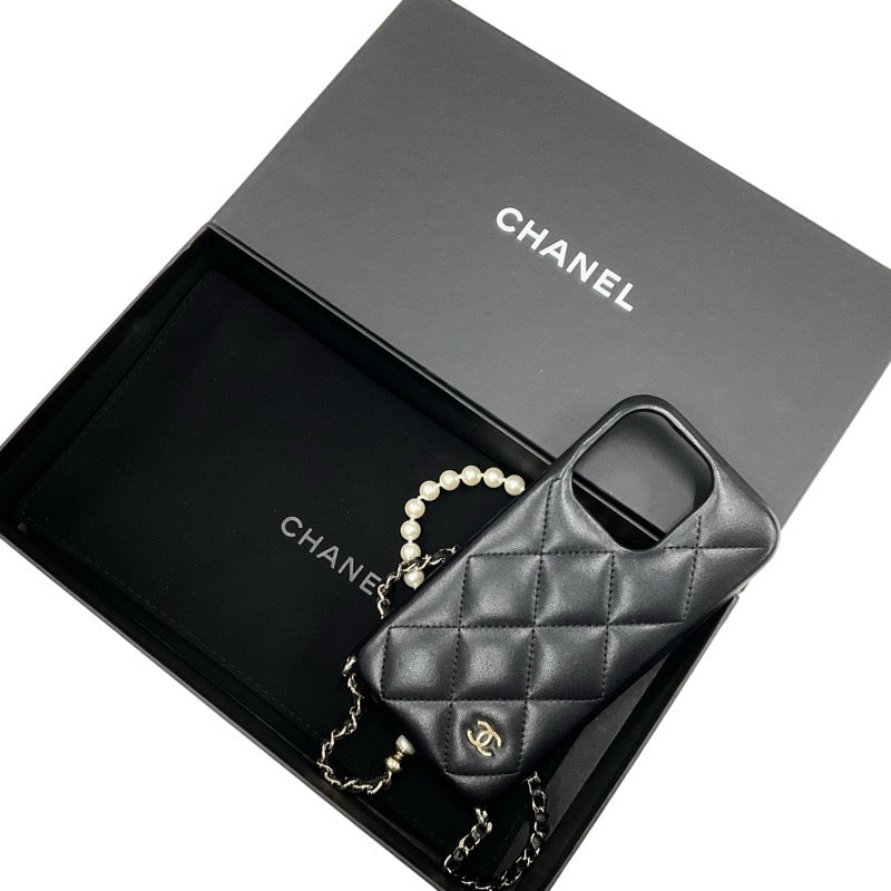 シャネル CHANEL 携帯・スマホアクセサリー ブラック ゴールド ココマーク マトラッセ ラムスキン iPhone14pro iPhoneケース パールチェーン