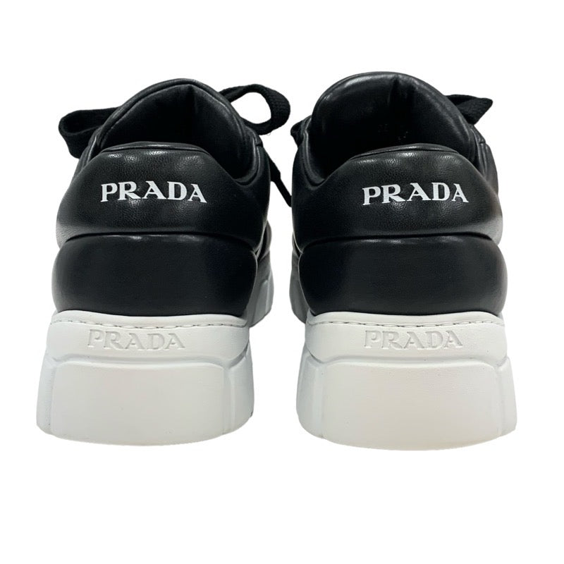 プラダ PRADA スニーカー 靴 シューズ レザー ブラック ホワイト 黒 トライアングル ロゴ メンズ