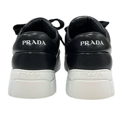 プラダ PRADA スニーカー 靴 シューズ レザー ブラック ホワイト 黒 トライアングル ロゴ メンズ