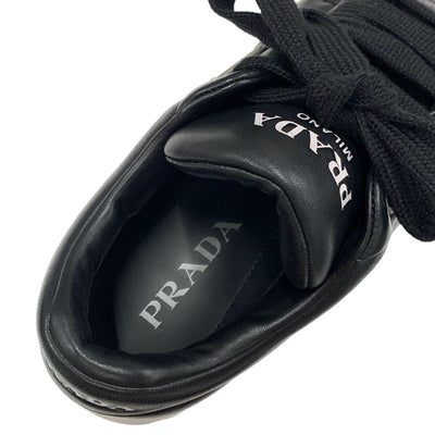 プラダ PRADA スニーカー 靴 シューズ レザー ブラック ホワイト 黒 トライアングル ロゴ メンズ