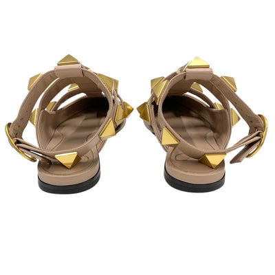 ヴァレンティノ VALENTINO フラットシューズ 靴 シューズ レザー ピンク ゴールド ローマンスタッズ アンクルストラップ フラットパンプス