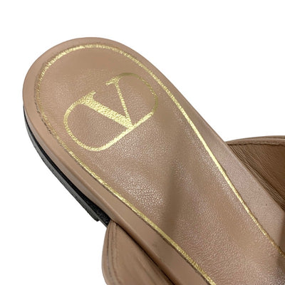 ヴァレンティノ VALENTINO フラットシューズ 靴 シューズ レザー ピンク ゴールド ローマンスタッズ アンクルストラップ フラットパンプス