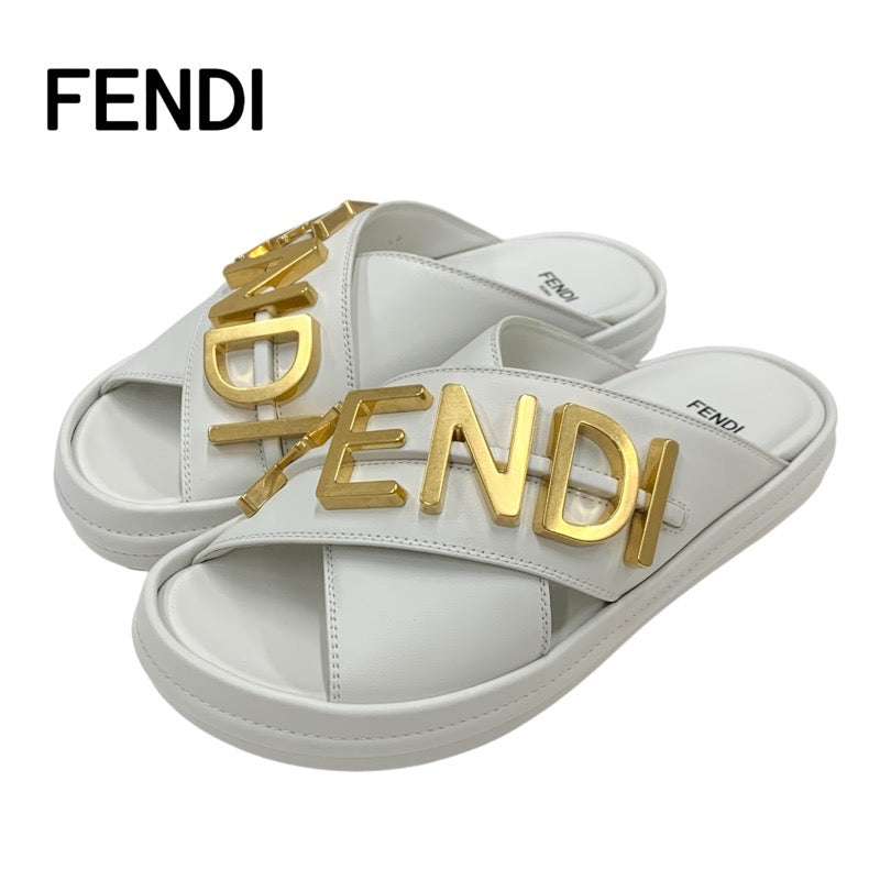 フェンディ FENDI サンダル 靴 シューズ レザー ホワイト 白 ゴールド メタルロゴ