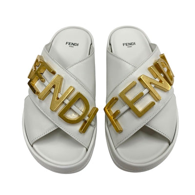 フェンディ FENDI サンダル 靴 シューズ レザー ホワイト 白 ゴールド メタルロゴ