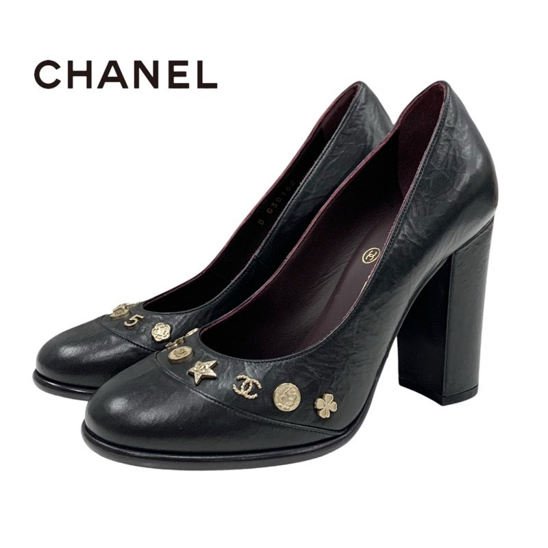 シャネル CHANEL パンプス 靴 シューズ レザー ブラック 黒 ゴールド アイコン カメリア ココマーク シワ加工