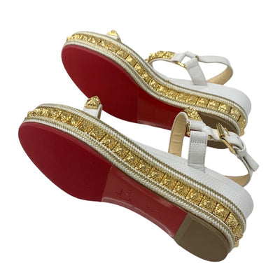クリスチャンルブタン Christian Louboutin ピラクロウ サンダル 靴 シューズ レザー ホワイト ゴールド バックストラップ スタッズ