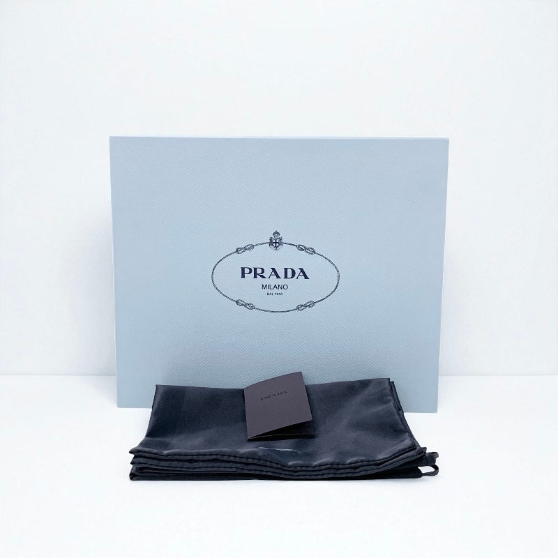 プラダ PRADA スニーカー 靴 シューズ レザー ブラック ホワイト 未使用 ロゴ