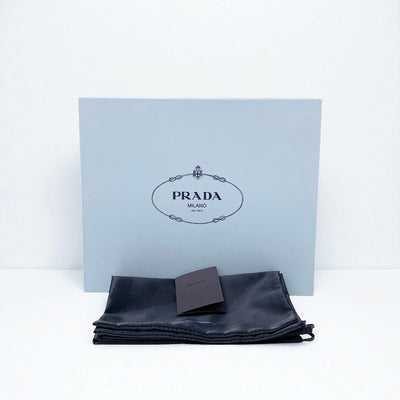プラダ PRADA スニーカー 靴 シューズ レザー ブラック ホワイト 未使用 ロゴ