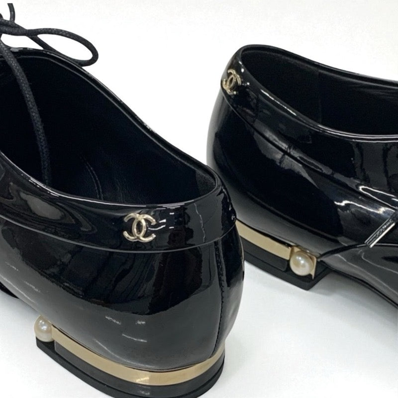 シャネル CHANEL ローファー 革靴 靴 シューズ パテント フェイクパール ブラック 黒 ココマーク レースアップ