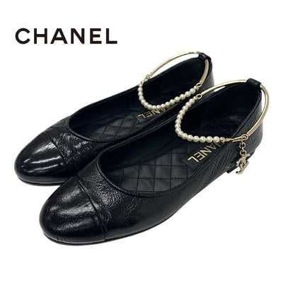 シャネル CHANEL フラットシューズ 靴 シューズ レザー ブラック 黒 ゴールド バレエシューズ バレリーナ ココマーク パール メタルストラップ シワ加工