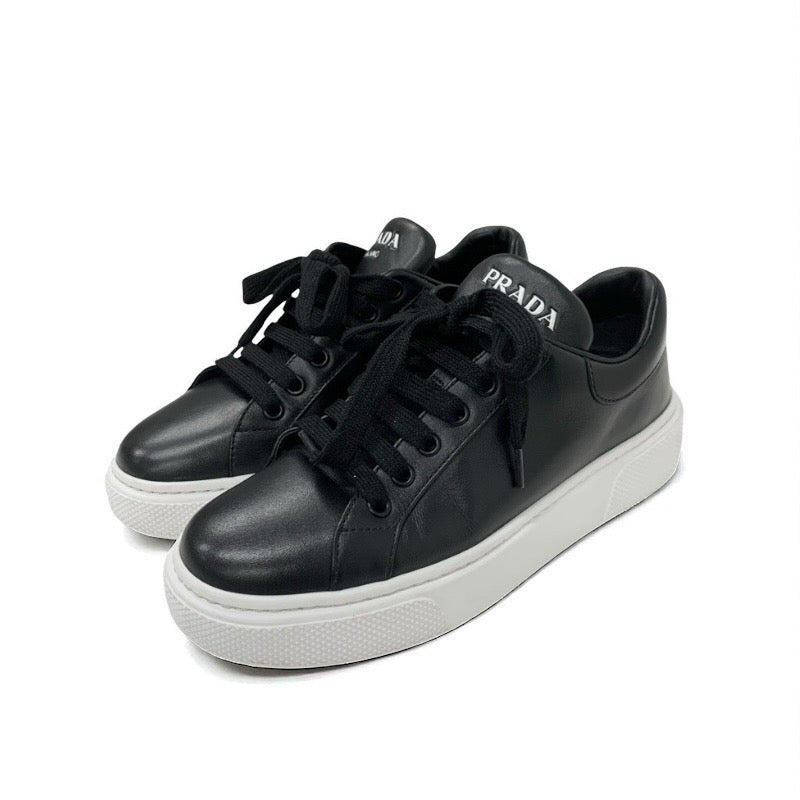 プラダ PRADA スニーカー 靴 シューズ レザー ブラック 黒 ロゴ