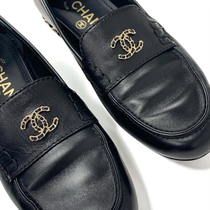 シャネル CHANEL ローファー 革靴 靴 シューズ レザー ブラック 黒 ゴールド ココマーク チェーン フラットシューズ