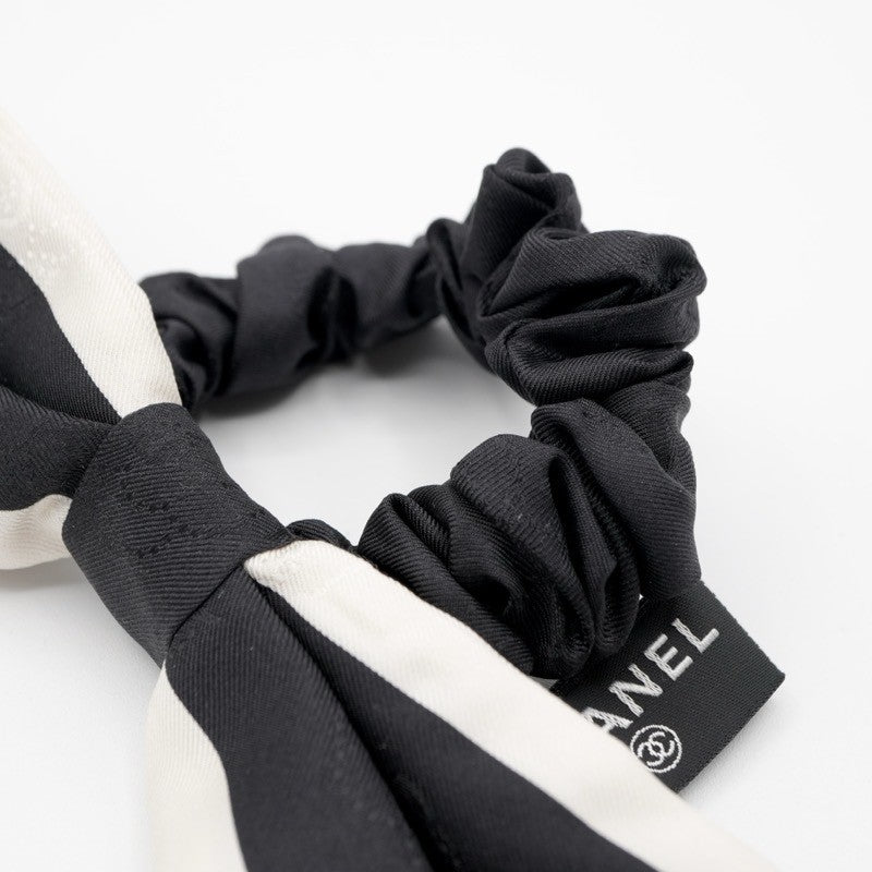 CHANEL リボンシュシュ　ヘアゴム シャネル CHANEL ヘアアクセサリー ブラック ホワイト ロゴ リボン