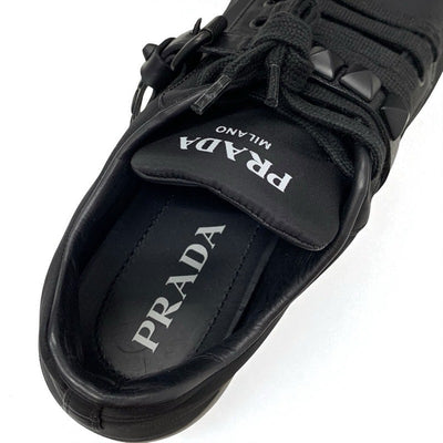 プラダ PRADA STUDDED BUCKLE スニーカー 靴 シューズ ナイロン レザー ブラック 黒 ロゴ スタッズ ベルト