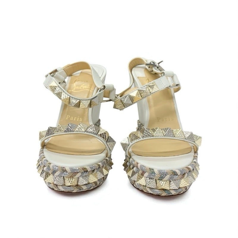 クリスチャンルブタン Christian Louboutin ピラクロウ サンダル 靴 シューズ レザー ホワイト シルバー ゴールド スタッズ ウェッジソール ストラップ