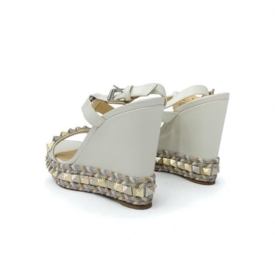 クリスチャンルブタン Christian Louboutin ピラクロウ サンダル 靴 シューズ レザー ホワイト シルバー ゴールド スタッズ ウェッジソール ストラップ