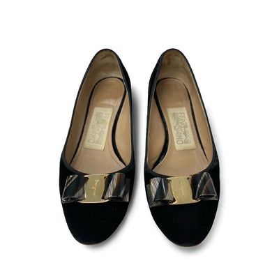 フェラガモ FERRAGAMO ヴァラ パンプス 靴 シューズ ベロア ブラック ゴールド リボン