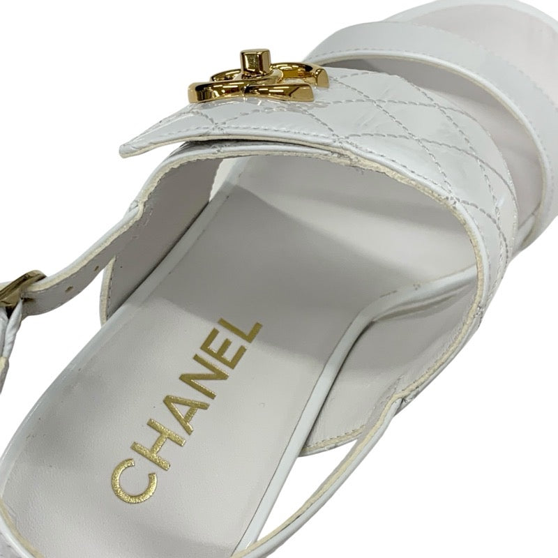 シャネル CHANEL サンダル 靴 シューズ パテント ホワイト ゴールド マトラッセ ココマーク ターンロック ストラップ