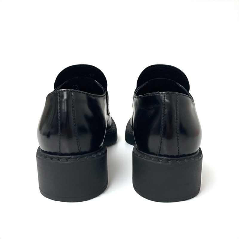 プラダ PRADA チョコレート ローファー 革靴 靴 シューズ レザー ブラック 黒 トライアングルロゴ