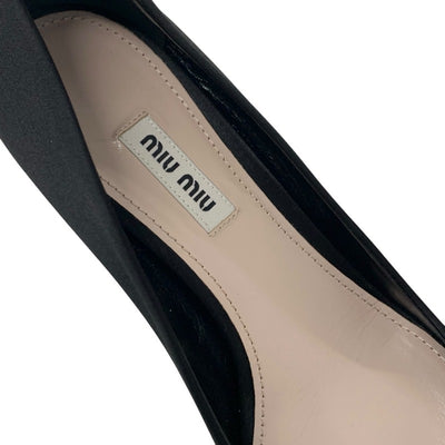 ミュウミュウ MIUMIU パンプス 靴 シューズ サテン ブラック 黒 パール ビジュー スタッズ パーティーシューズ