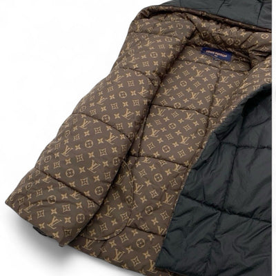 ルイヴィトン LOUIS VUITTON アウター ブラック スリーブレスピローパファーラップジャケット モノグラム ダウンベスト ベルト