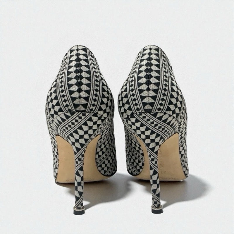 マノロブラニク MANOLO BLAHNIK ハンギシ パンプス 靴 シューズ ファブリック シルバー ブラック ビジュー パーティーシューズ