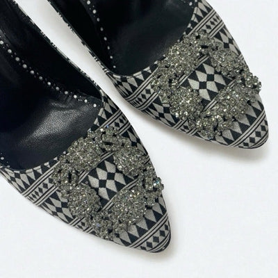 マノロブラニク MANOLO BLAHNIK ハンギシ パンプス 靴 シューズ ファブリック シルバー ブラック ビジュー パーティーシューズ