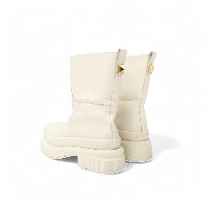 ヴァレンティノ VALENTINO ブーツ ショートブーツ 靴 シューズ レザー アイボリー 白 ゴールド ワンスタッズ ミドル ロゴ
