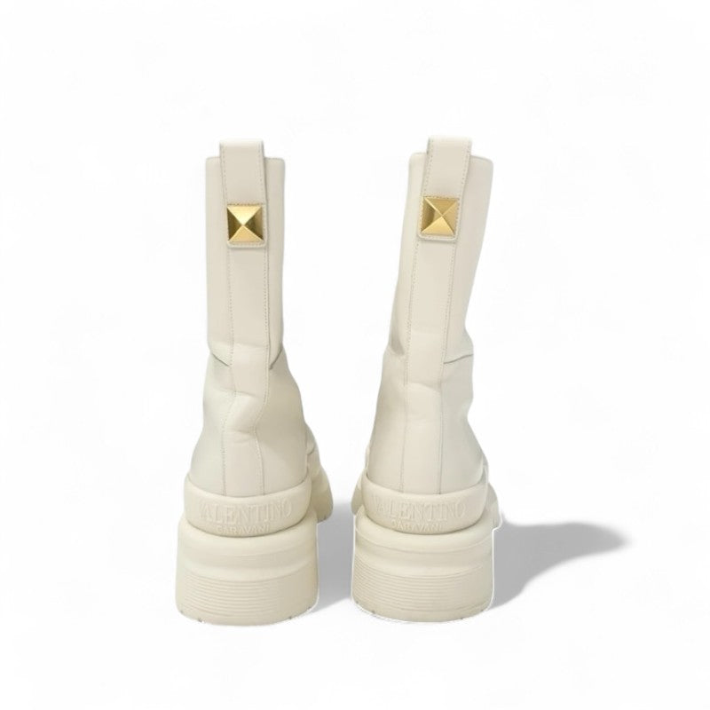 ヴァレンティノ VALENTINO ブーツ ショートブーツ 靴 シューズ レザー アイボリー 白 ゴールド ワンスタッズ ミドル ロゴ