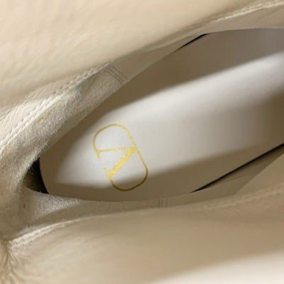 ヴァレンティノ VALENTINO ブーツ ショートブーツ 靴 シューズ レザー アイボリー 白 ゴールド ワンスタッズ ミドル ロゴ