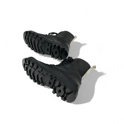 ロエベ LOEWE ブーツ ショートブーツ 靴 シューズ レザー ブラック 黒 ロゴ レースアップ コンバットブーツ