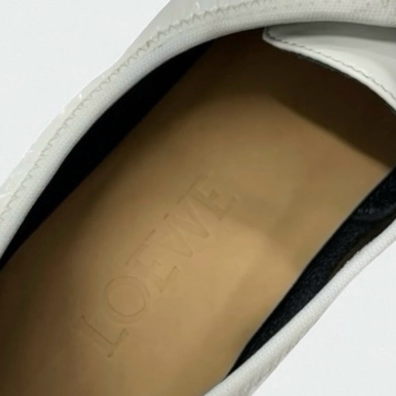 ロエベ LOEWE フラットシューズ 靴 シューズ パテント ホワイト 白 ゴールド 未使用 アナグラム ソフトダービー レースアップシューズ