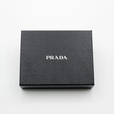 プラダ PRADA 携帯・スマホアクセサリー ホワイト ゴールド サフィアーノ ミニバッグ トライアングルロゴ フォンケース モバイルポーチ ポシェット