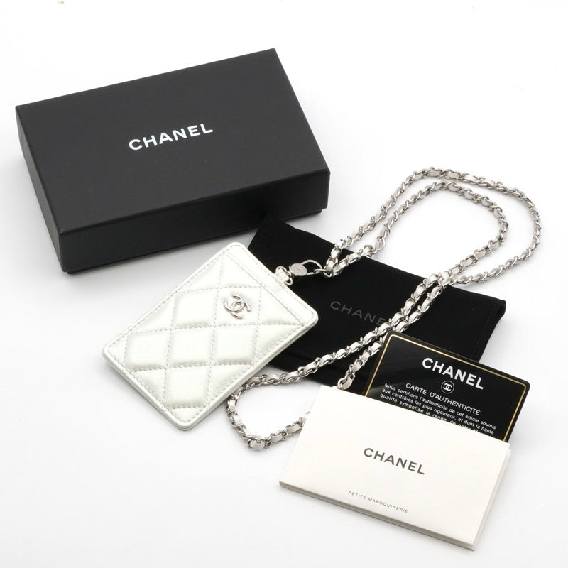 シャネル CHANEL カードケース カード入れ パスケース ホワイト シルバー 白 ココマーク マトラッセ ショルダーチェーン