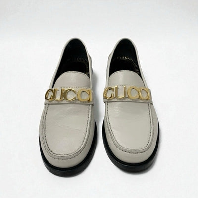 グッチ GUCCI ローファー 革靴 靴 シューズ レザー ベージュ ゴールド メタルロゴ
