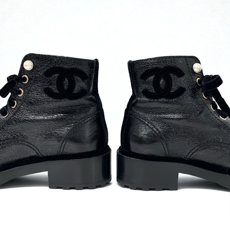 シャネル CHANEL ブーツ ショートブーツ 靴 シューズ レザー ベロア ブラック 黒 ココマーク パール レースアップ