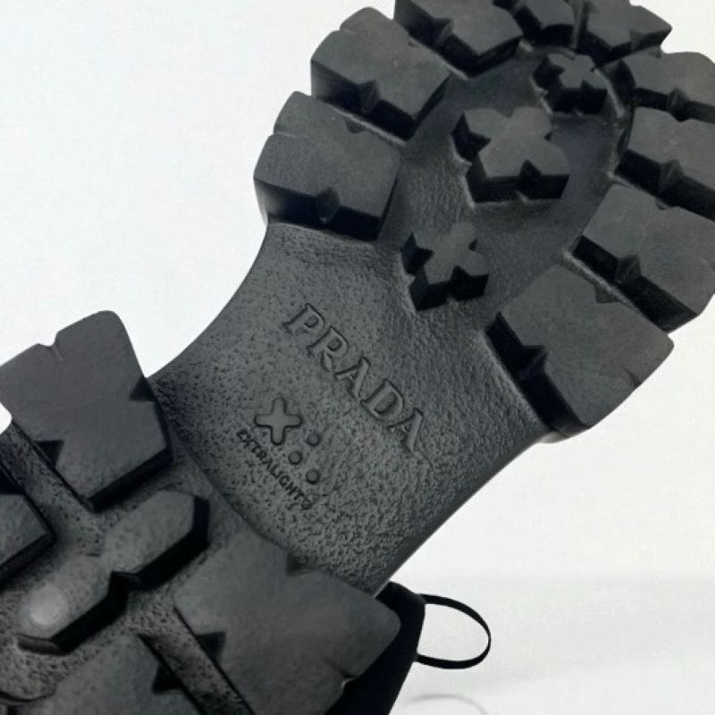 プラダ PRADA モノリス ブーツ ショートブーツ 靴 シューズ ナイロン レザー ブラック シルバー トライアングルロゴ ポーチ付 レースアップ コンバットブーツ
