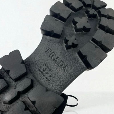 プラダ PRADA モノリス ブーツ ショートブーツ 靴 シューズ ナイロン レザー ブラック シルバー トライアングルロゴ ポーチ付 レースアップ コンバットブーツ