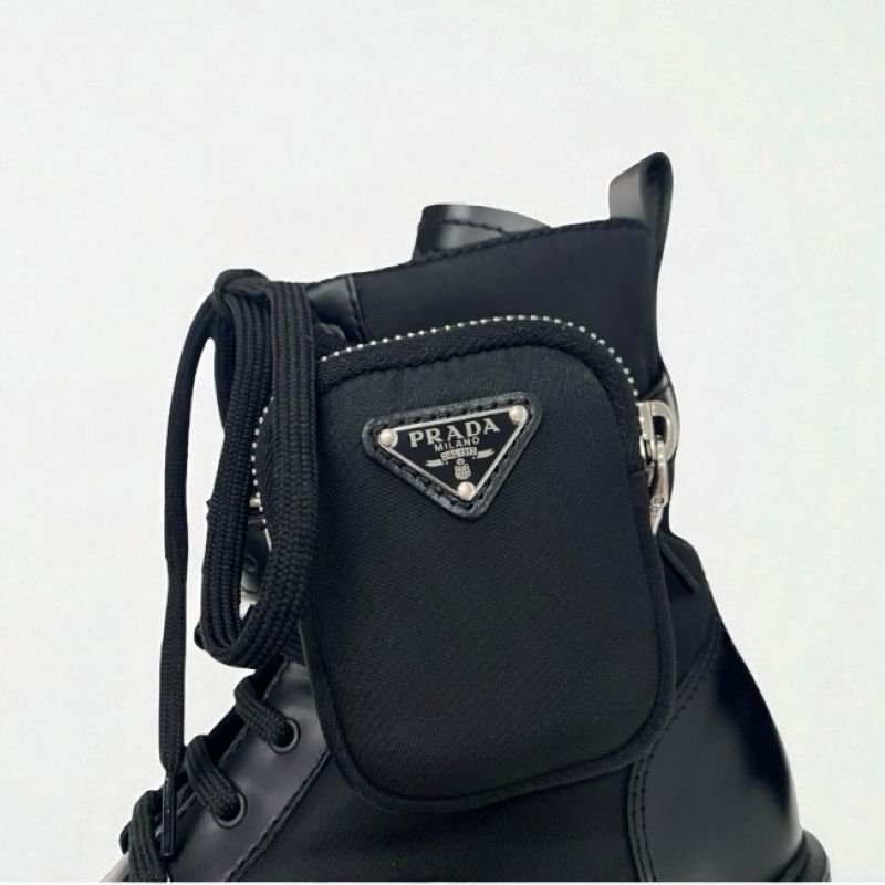 プラダ PRADA モノリス ブーツ ショートブーツ 靴 シューズ ナイロン レザー ブラック シルバー トライアングルロゴ ポーチ付 レースアップ コンバットブーツ