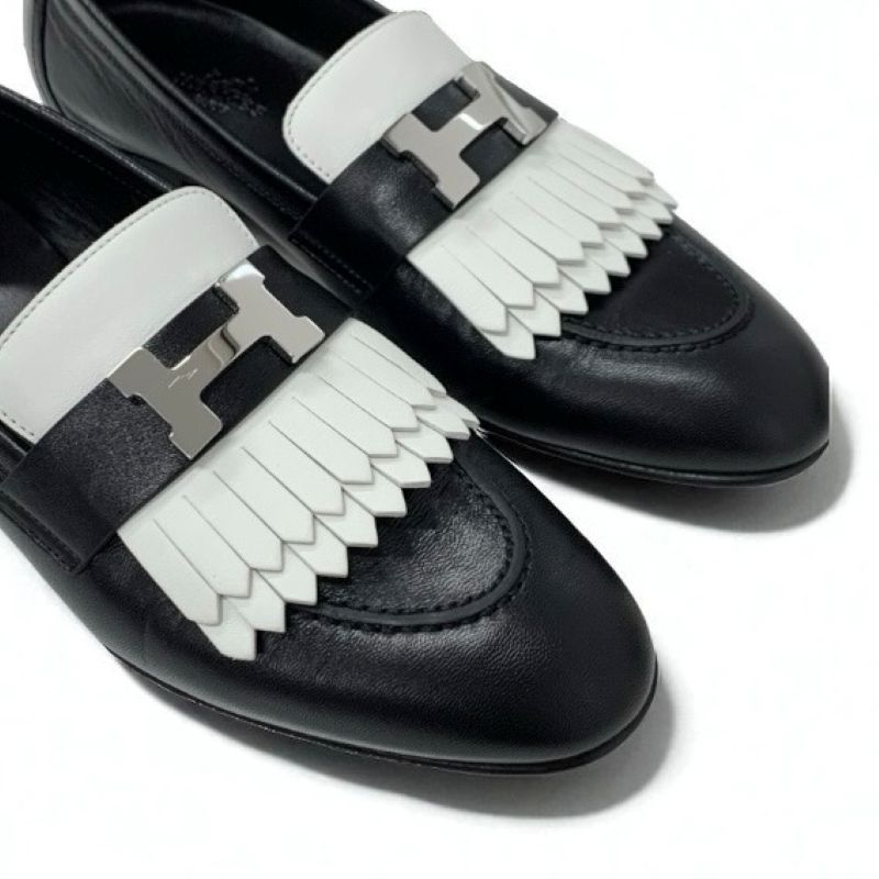 エルメス HERMES ロワイヤル ローファー 革靴 靴 シューズ レザー ブラック ホワイト 黒 H金具 フリンジ モカシン フラットシューズ