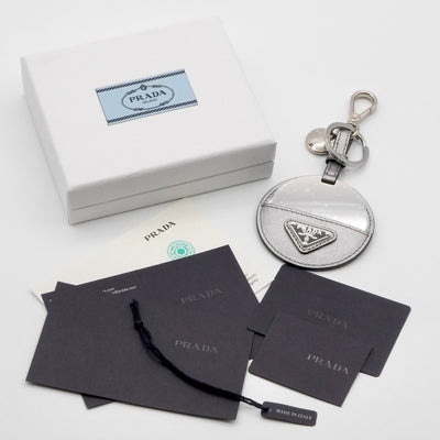 プラダ PRADA チャーム レザー シルバー 未使用 トライアングルロゴ ミラー キーリング