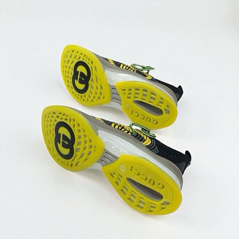 グッチ GUCCI RUN スニーカー 靴 シューズ ファブリック ブラック イエロー 未使用 インターロッキングG ロゴ