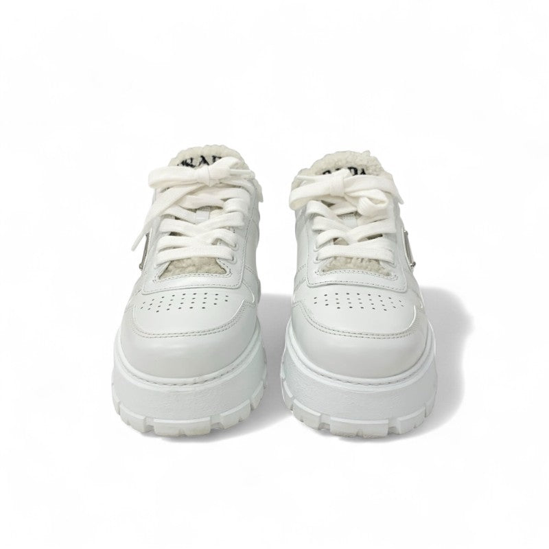 プラダ PRADA スニーカー 靴 シューズ レザー ムートン ホワイト 白 トライアングルロゴ ボア