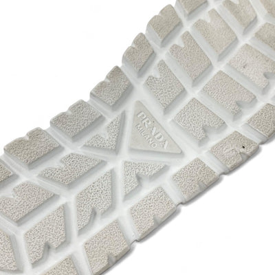 プラダ PRADA スニーカー 靴 シューズ レザー ムートン ホワイト 白 トライアングルロゴ ボア