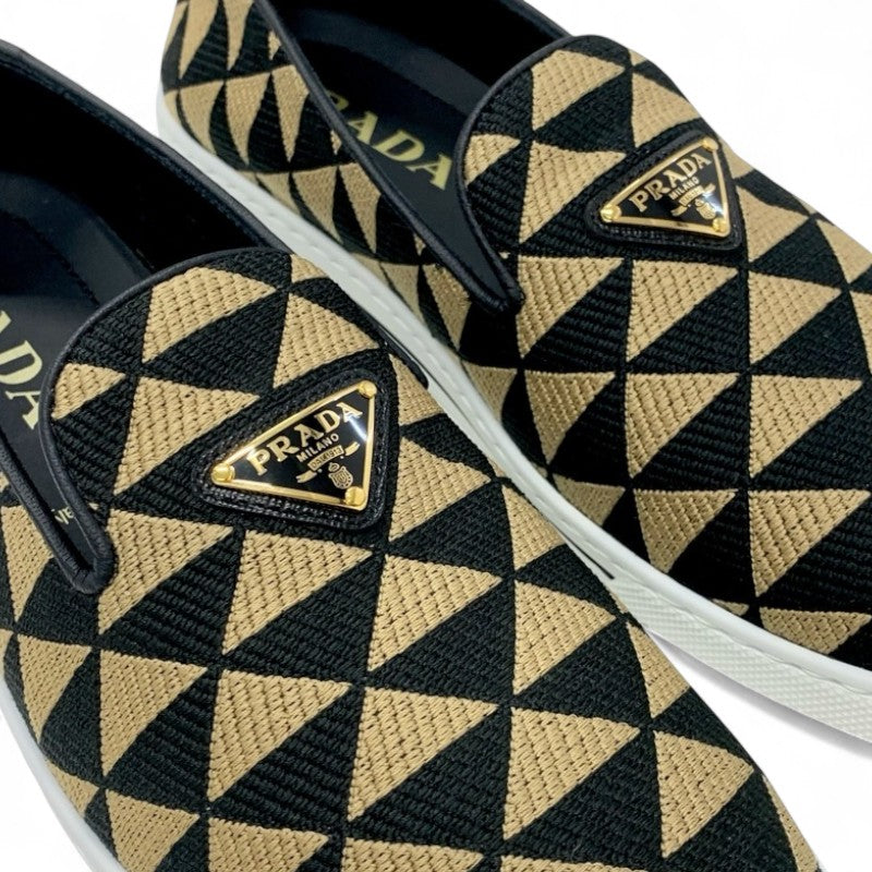プラダ PRADA スニーカー 靴 シューズ ファブリック ベージュ ブラック トライアングルロゴ スリッポン
