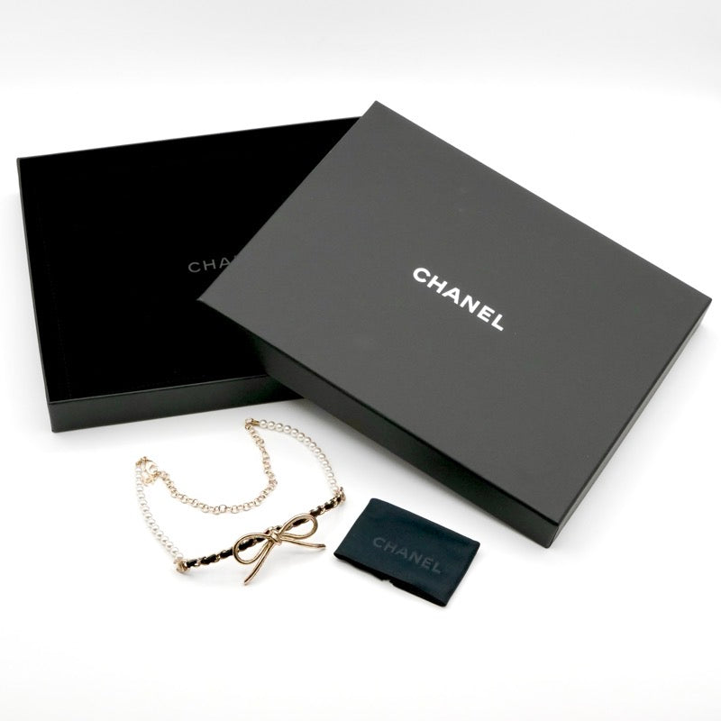 シャネル CHANEL ネックレス ペンダント チョーカー ゴールド ココマーク リボン チェーン ラムスキン