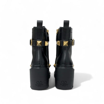 ヴァレンティノ VALENTINO ブーツ ショートブーツ 靴 シューズ カーフスキン ブラック 黒 ゴールド ローマンスタッズ コンバットブーツ